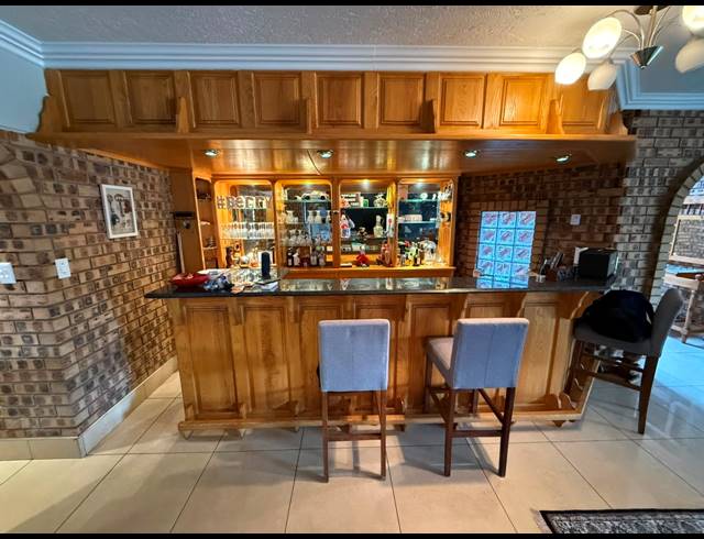 6 BEDROOM HOUSE FOR SALE IN SUNWARD PARK